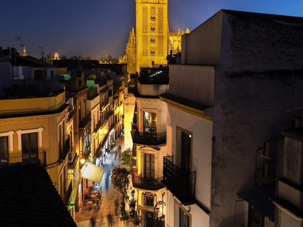 Placentines 5 Seville Luaran gambar